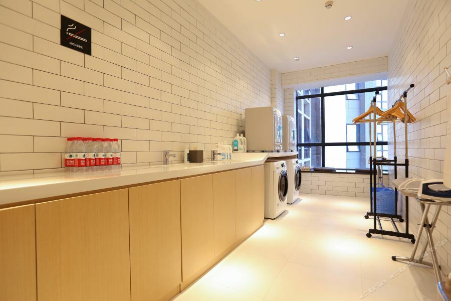 Atour Hotel Maoming Bagian luar foto